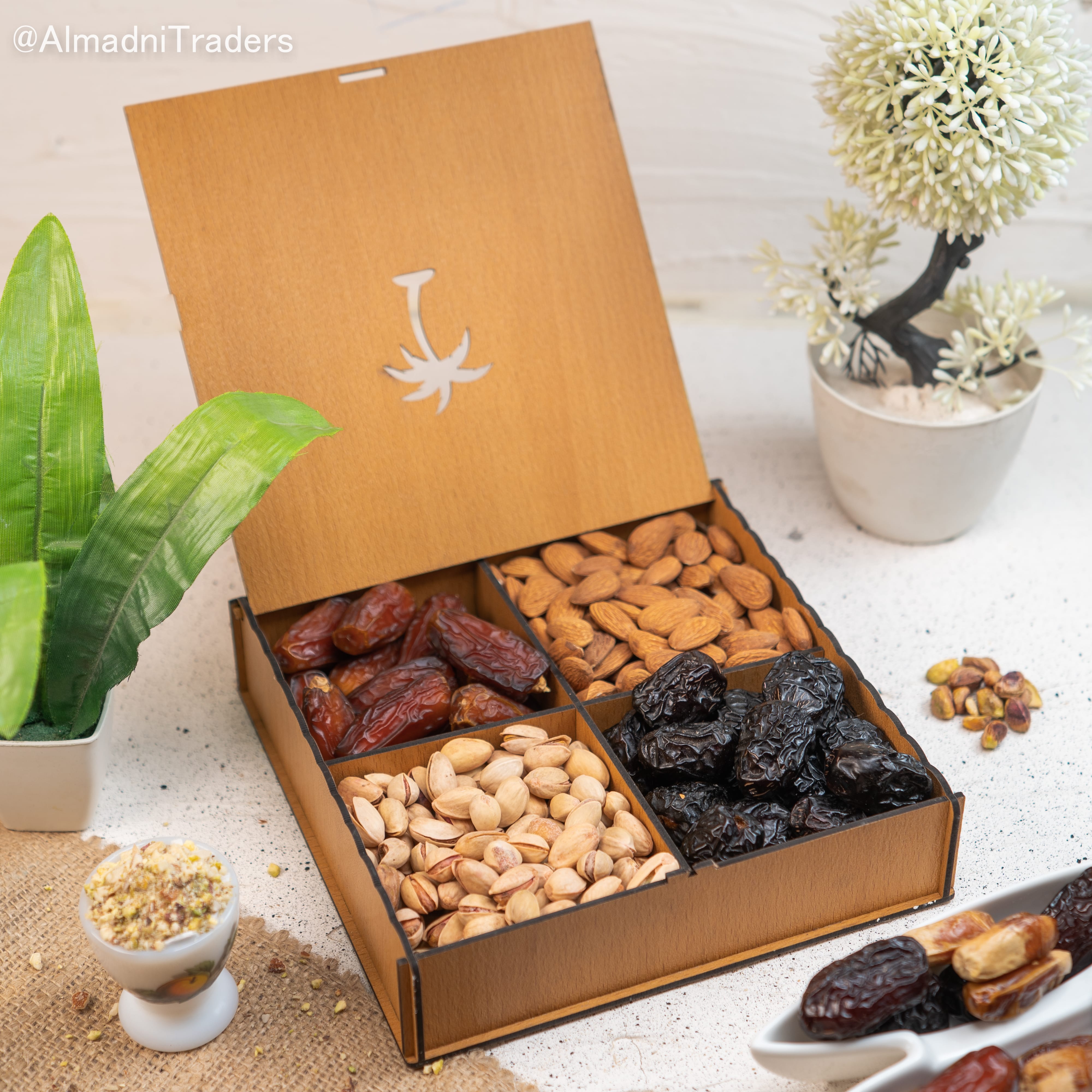 Al Ihtifal Gift Box (Arabian Dates & Nuts)